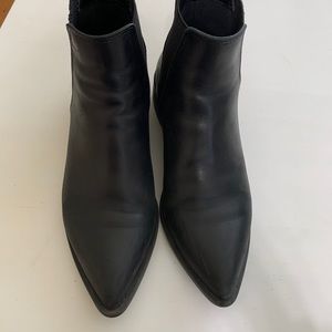 Steve Madden Jerry Chelsea boots